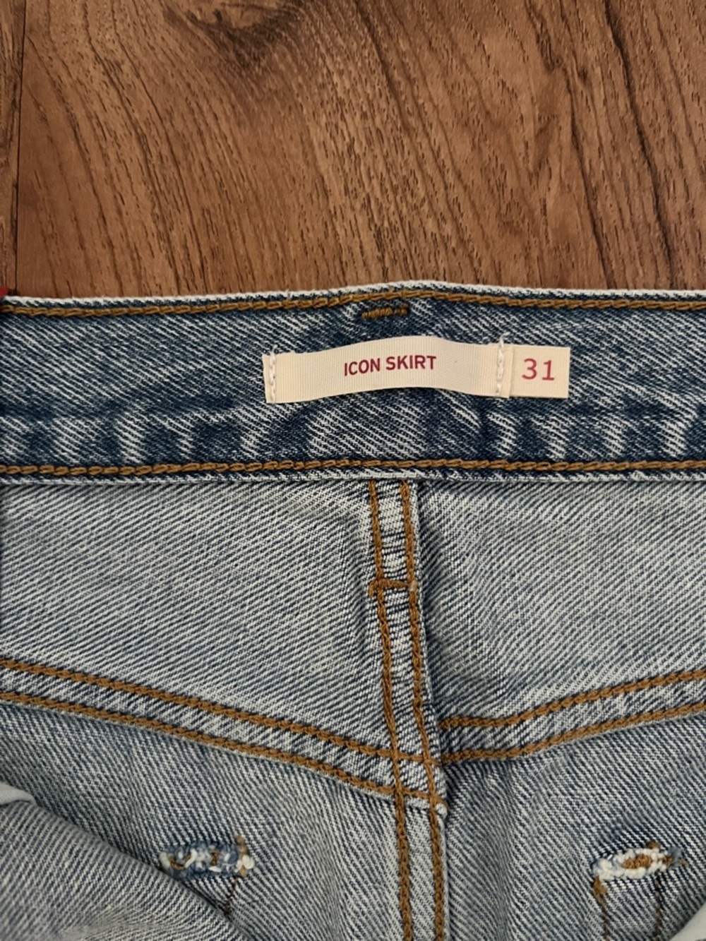 NWT Levi’s Icon Denim Skirt NEW - Picture 3 of 10